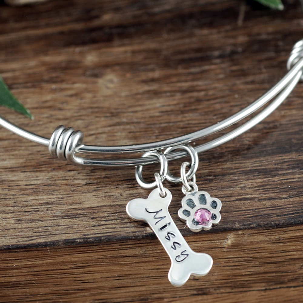 Personalized Dog Mom Bracelet, Dog Paw Jewelry, Dog Bracelet, Custom Pet Pet name Bracelet, Gift for Dog Mom, Dog Mom Gift