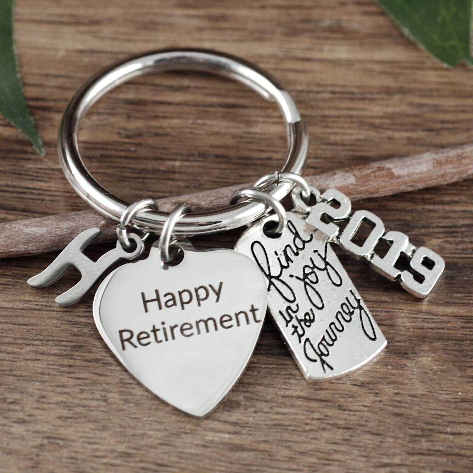Best Retirement Gifts For Her / 25+ Personalized Retirement Gifts To Cherish Forever 2020 / I have created this list of best retirement gifts for women by keeping in mind the new path that is ahead of them along with some cute personalized gifts.