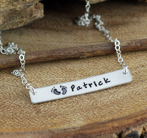 Bar necklace with 2 names top