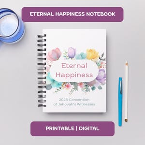Puede incluir: Un cuaderno de espiral blanco con el título "Eternal Happiness" e ilustraciones florales. Un bolígrafo azul, un lápiz blanco y una taza azul y blanca están junto al cuaderno. También es visible el texto "2026 Convention of Jehovah's Witnesses".
