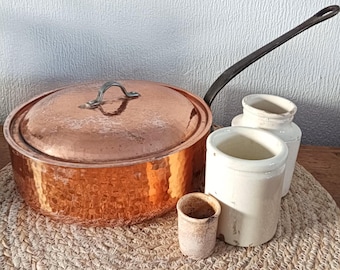 pentola in rame martellato d'epoca, padella antica in rame, padella in rame fatta a mano, parte di un set di pentole in rame