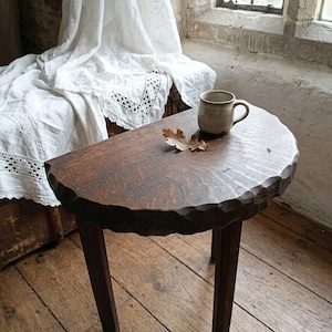 tabouret tripode en bois tourné, chaise ancienne en bois massif, siège rustique primitif, chaise basse bois de ferme de campagne, milky tool