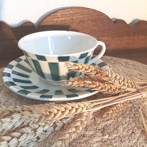 Digoin tasse et sous tasse estampillées vert et blanche, tasse terre de fer Digoin verte blanche, tasse motif géométrique, bol digoin france