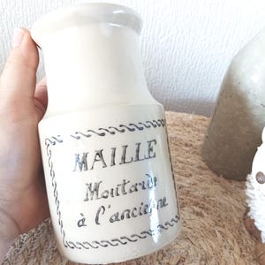 vue dans la main du vintage french stoneware mustard jar, Maille moutarde à l’ancienne, antique crock pot, moutardier de Dijon, rustic french kitchen decor