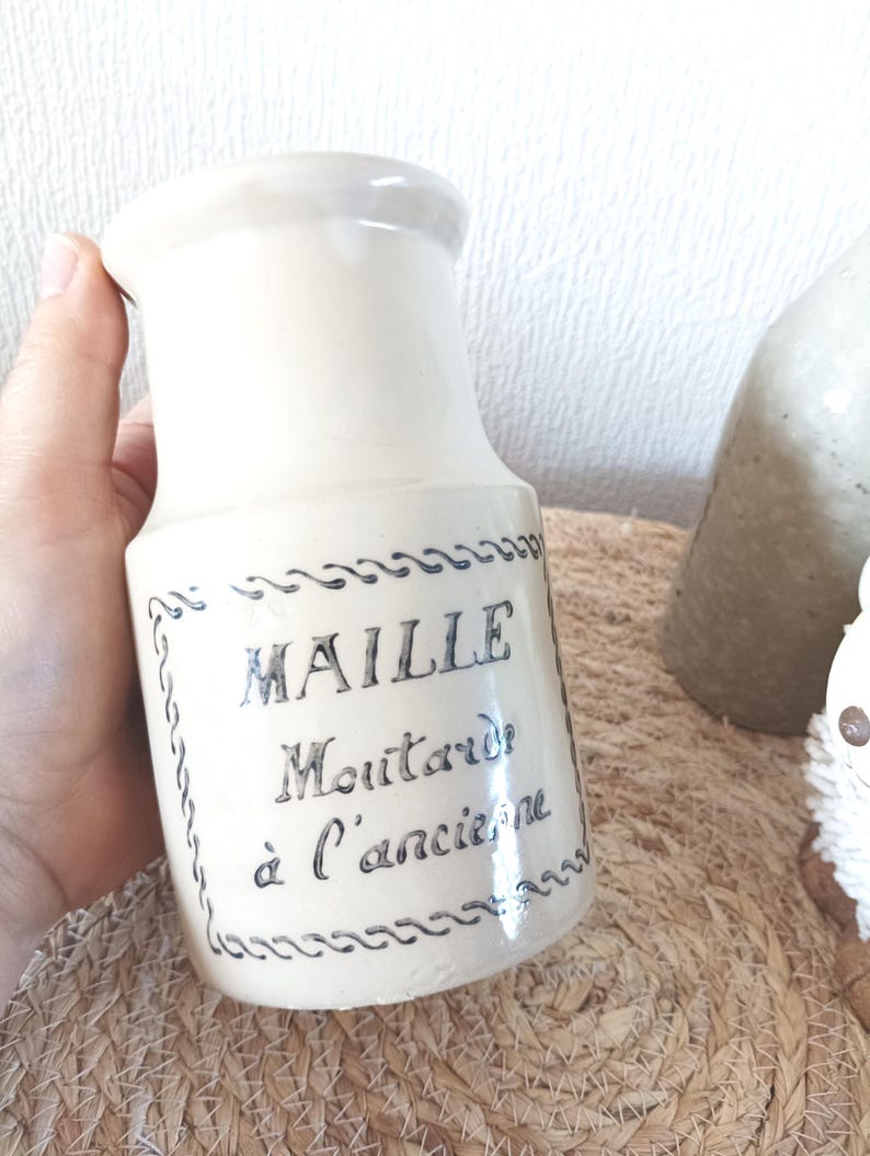vue dans la main du vintage french stoneware mustard jar, Maille moutarde à l’ancienne, antique crock pot, moutardier de Dijon, rustic french kitchen decor