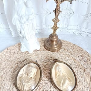 19th-century Catholic reliquary souvenir, fine sculpture of Saint Mary or Jesus, circa 1870, relic of the Virgin Mary or Christ