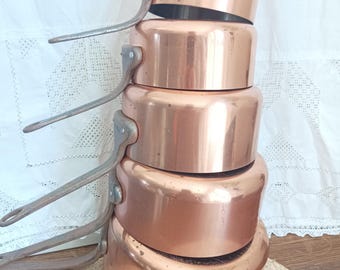 Set Tournus di 5 pentole e padelle vintage in rame, set di pentole con manici in ottone, Francia, serie di 5 contenitori da cucina, vecchie padelle in rame