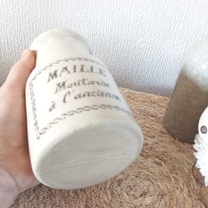 vue du devant et du dessous pour ce moutardier ancien et vintage, french stoneware mustard jar, Maille moutarde à l’ancienne, antique crock pot, moutardier de Dijon, rustic french kitchen decor