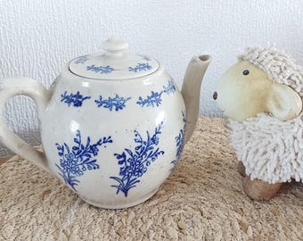 Tetera Saint Uze, siglo XIX, en gres azul y blanco, gres Saint Uze, tetera con decoración floral azul cobalto, olla y tapa antiguas de piedra de hierro.