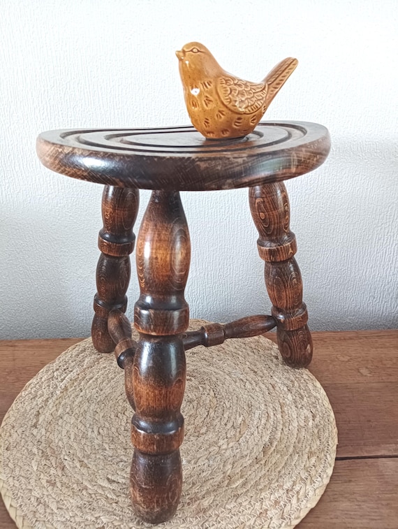 Tabouret de ferme ancien tripode, petit siège ancien rustique bois massif, table d'appoint français, chaise bois tourné, rustic wooden chair
