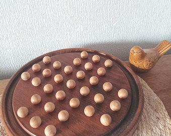 Drewniana gra w pasjansa w stylu vintage, antyczna plansza do pasjansa z kulkami, dekoracyjna gra planszowa z kulkami, gra w pasjansa z francuskiego dębu