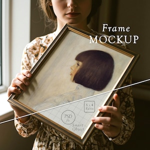 Mockup de moldura: moldura vintage 5x4, moldura vertical com a mão, objeto inteligente PSD, modelo do Photoshop, Photopea