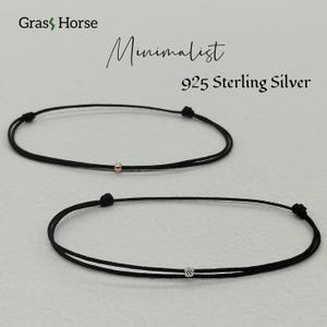 Puede incluir: Dos pulseras minimalistas de cordón negro. Una presenta una cuenta de oro rosa, la otra una cuenta de plata texturizada. La imagen incluye el texto "Grass Horse", "Minimalist" y "925 Sterling Silver".