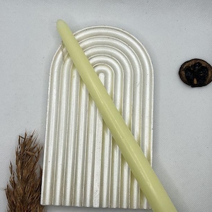 Pastel Lemon Yellow Taper Candle – Handmade 25cm Elegant Candle for Wedding, Spring Table & Home Décor – 1 Piece