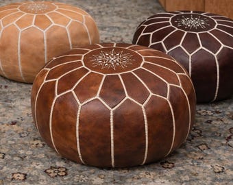 Bodenkissen aus Leder | Handgefertigter marokkanischer Pouf-Hocker | Fußhocker aus echtem Leder | Boho-Wohndekoration.