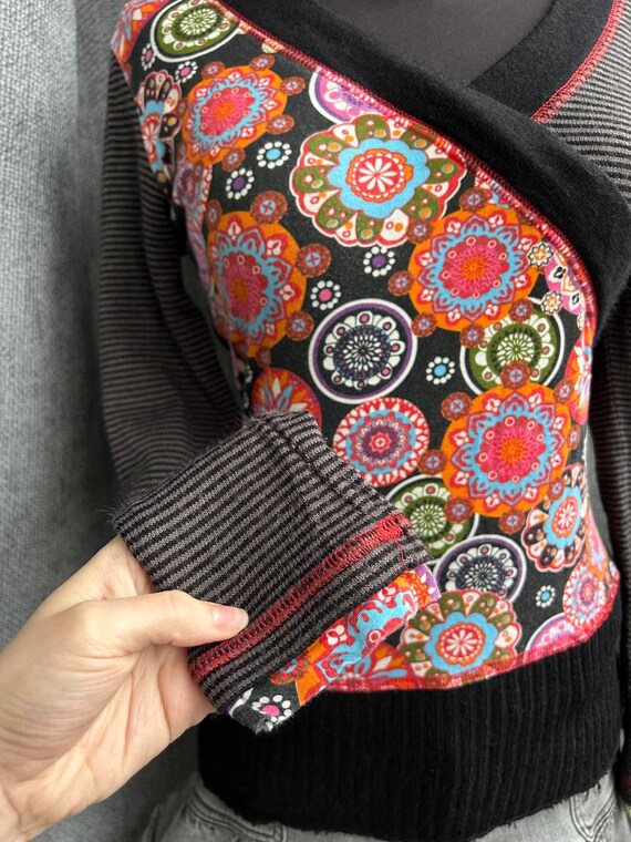 Cache Cache cute y2k long sleeve graphic top, ava… - image 3