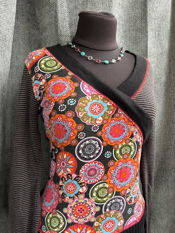 Cache Cache cute y2k long sleeve graphic top, ava… - image 4