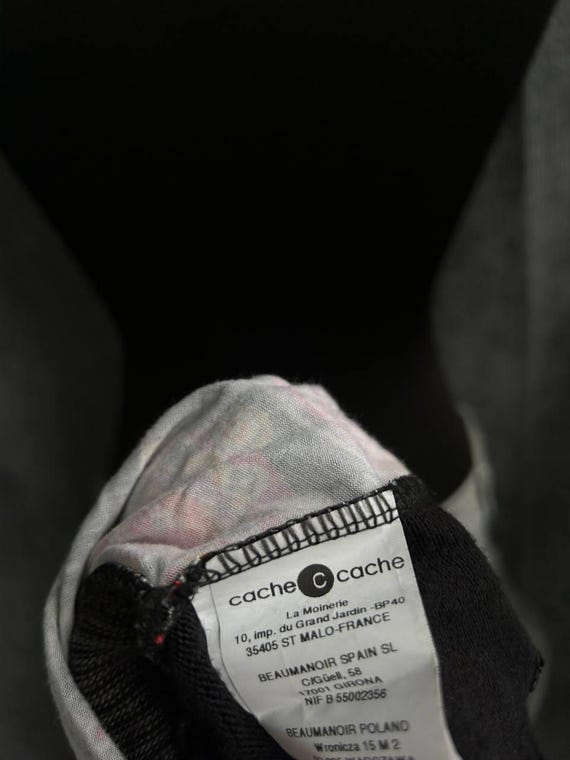 Cache Cache cute y2k long sleeve graphic top, ava… - image 7