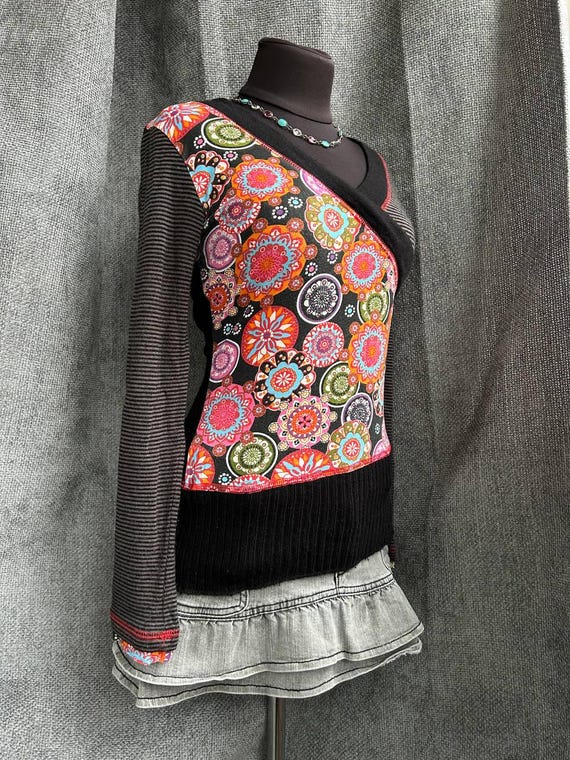 Cache Cache cute y2k long sleeve graphic top, ava… - image 2