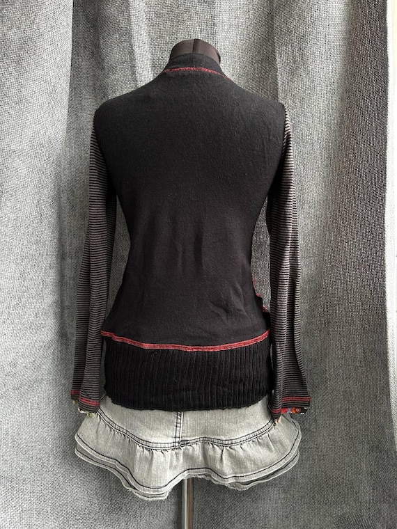 Cache Cache cute y2k long sleeve graphic top, ava… - image 6