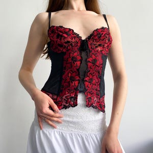 Vintage Stunnibg Black Red Lace Corset , Bra, Bralette, Bustier, Floral , Coquette Corset , Retro, 80s, 90s lingerie