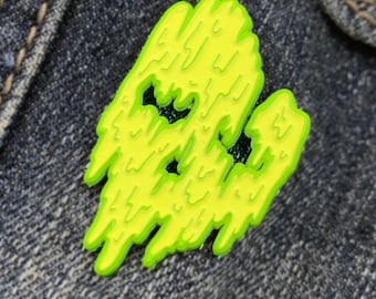 Slime Skull Glow in the dark Enamel Pin - 1,5"