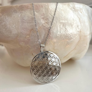 chain with stainless steel pendant (flower of life)
