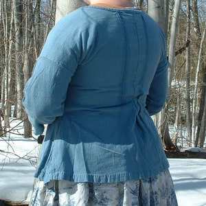 Woman&#39;s Colonial Shortgown