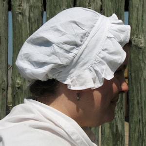 Woman&#39;s Ruffled Cap - Colonial