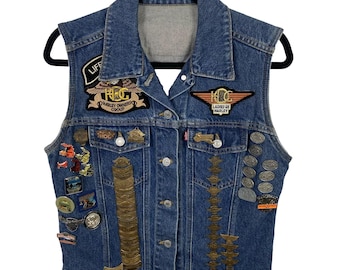 Harley Levi's Womens Sz S Denim Vest Owner Group Pin And Patches Lot 60+ VTG