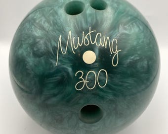 Mustang 300 Bowling Ball Blue Signature Rosa Right Hand 12 LBS 3.8 Ounces