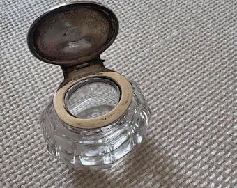 Antiek kristal en sterlingzilveren inktpot.