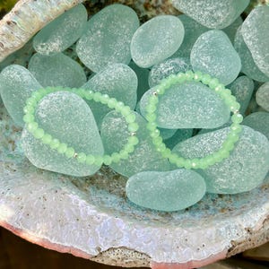 faceted rondelle pale green glass bead elastic bracelet