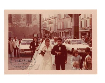 1976 French Wedding Snapshot – Bride & Groom, Citroën GS, Street Scene, Vintage Color Photograph, European Wedding Ephemera