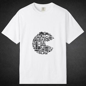 Camiseta com colagem de controle de videogame retrô do Pac-Man - Camiseta gamer exclusiva para fãs de consoles clássicos e jogos de arcade.