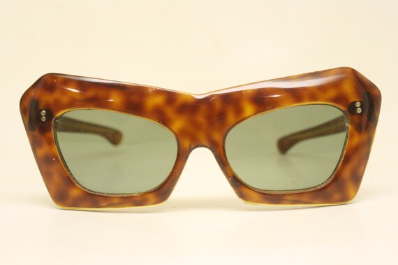 Unique vintage Tortoise mask cat eye sunglasses N… - image 3