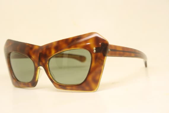 Unique vintage Tortoise mask cat eye sunglasses N… - image 4