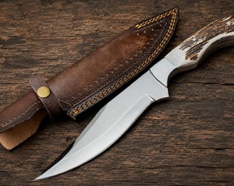 Cuchillo de caza artesanal de acero D2 con mango de asta de ciervo, hoja fija de espiga completa de 33 cm, funda de cuero, regalo para acampar al aire libre para hombres.