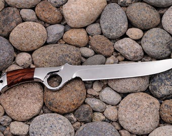 Cuchillo de caza de acero 440C hecho a mano, mango de palisandro y funda de cuero.