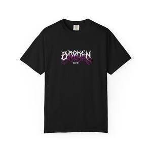 Kantiges gebrochenes Grafik-T-Shirt, Unisex-T-Shirt für Rockmusikliebhaber, lässige Streetwear, perfekt für Konzerte, Geschenk für Sie / Ihn