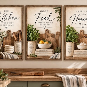Peut inclure: Un ensemble de trois cadres muraux illustrant des scènes de cuisine avec des planches à découper en bois, des herbes en pot et des pots en céramique. Le texte indique : The Kitchen Is The Heart Of The Home, Good Food Brings People Together, Happiness Is A Homemade Meal.