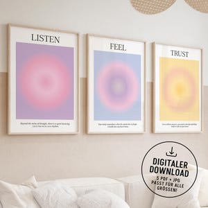 Peut inclure: Trois affiches encadrées avec les mots "LISTEN", "FEEL" et "TRUST". Chaque affiche présente un design dégradé doux et coloré. L'affiche "LISTEN" a un dégradé rose et violet, "FEEL" a un dégradé rose et bleu, et "TRUST" a un dégradé jaune et orange.