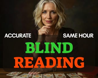 Może przedstawiać: Kobieta z blond włosami i ciemną górą siedzi przy drewnianym stole z kartami tarota. Słowa "ACCURATE" i "SAME HOUR" flankują słowa "BLIND READING" w kolorze zielonym i pomarańczowym.