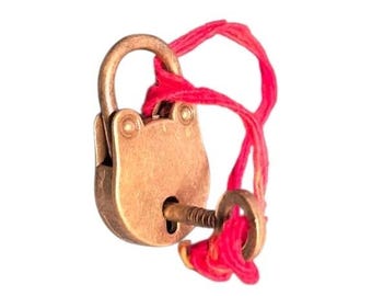 Déverrouillez le dosh kundli vivah yog avec un petit cadenas en laiton mariage sanyog hindou