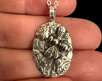 Bee Necklace, Flower Jewelry, Sterling Silver Necklace, Jewelry For Her, Robin Wade Jewelry, 3293