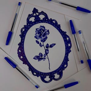 Rosa sacra pixel - stampa artistica con penna a sfera - disegno digitale di fiori con inchiostro blu - illustrazione moderna minimalista