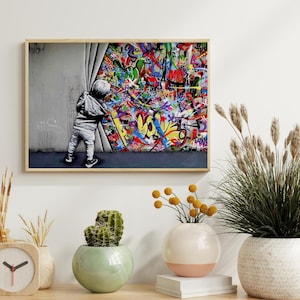 Poster artistico in stile graffiti di Banksy - Bambino che tira la tenda, stampa artistica urbana moderna per l'arredamento contemporaneo della casa.