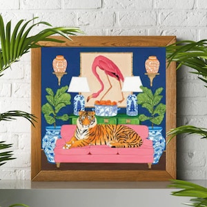 Chinoiserie Tiger und Flamingo Kunstdruck - Palm Beach Chic Poster im Grandmillennial Stil