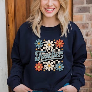 Retro lerarensweater, groovy leraarssweater, cadeau leraar waardering, shirt met bloemendambord, terug naar school, lifeshirt leraar