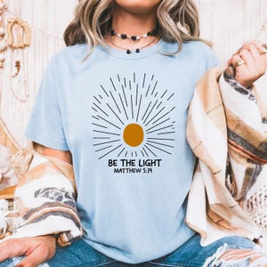 Sei das leichte Shirt, Matthäus 5:14 Shirt, inspirierendes christliches T-Shirt, Bibel-Vers-Shirt, auf Glauben basierendes Shirt, religiöses Shirt, Schrift-Shirt